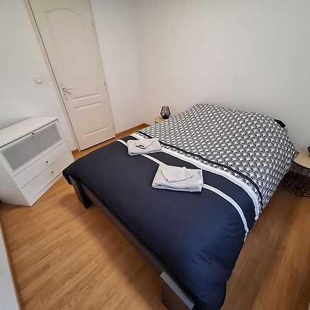 Le-Bon-Appart De Plain-Pied Avec Terrasse Auxonne Exteriör bild